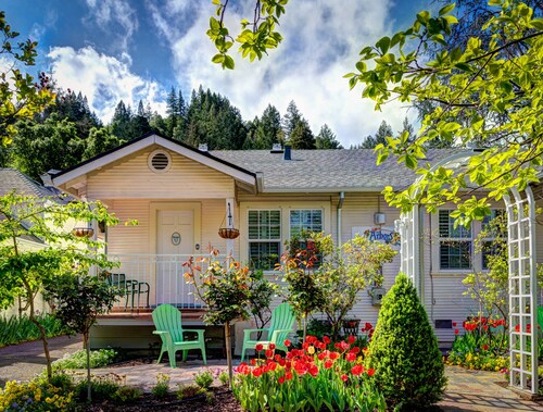 Free wifi & free parking. Charming In-Town Cottage In California Wine  Country Reviews, Deals & Photos 2023 - Expedia