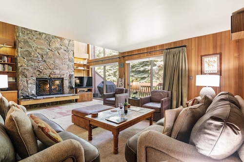 RMR: Wind River 5 Condo in Teton Village