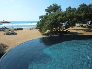 Salt water infinity pool