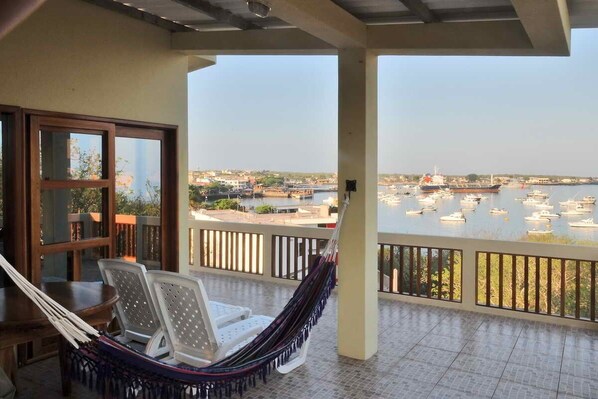 Terrace/patio - Galeodan Penthouse - Spectacular Sunsets on the Bay - Ideal for Honeymooners (San Cristobal)