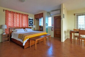 In-room safe, desk, iron/ironing board, free WiFi - Galeodan Penthouse - Spectacular Sunsets on the Bay - Ideal for Honeymooners (San Cristobal)