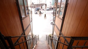 숙박 시설 구내