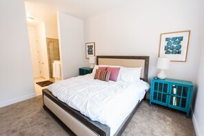 3 slaapkamers, een strijkplank/strijkijzer, reisbedje, wifi