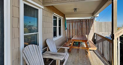 Bungalow By The Sea | Beautiful Oceanfront Home In Topsail Beach