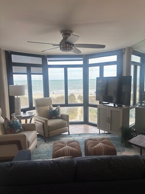 TV, fireplace, DVD player, books - Lovely Oceanfront Condo with Gorgeous View with 3 Beds\3 Baths (North Myrtle Beach)