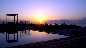 Outdoor pool, an infinity pool