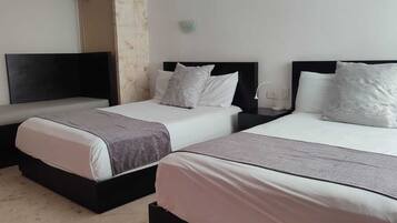 3 bedrooms, in-room safe, desk, iron/ironing board