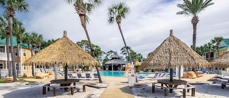 Una piscina cubierta, una piscina climatizada