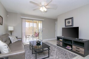 Een smart-tv en een dvd-speler