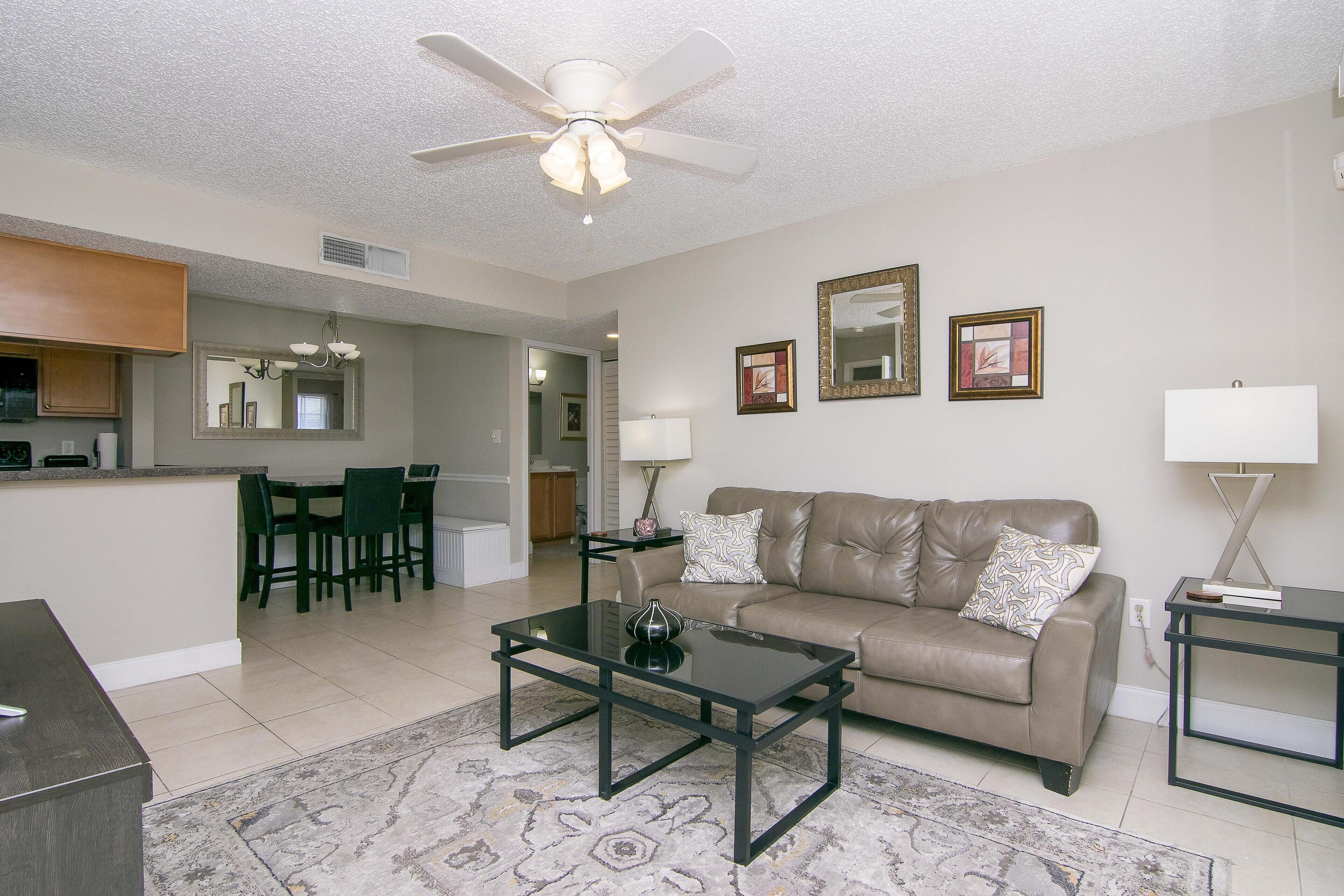 Corner Unit - 2 bedroom 2 bath -  Close to downtown Tampa