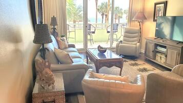 Smart-TV, DVD-spiller, fotballspill og bordtennis