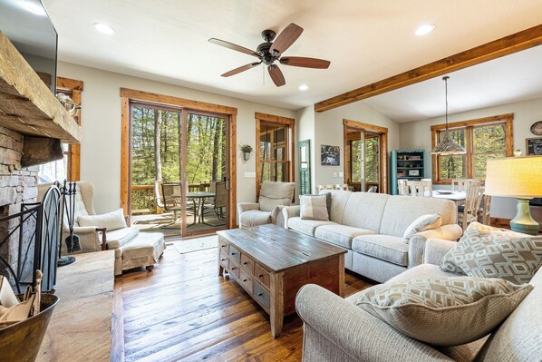 Smart TV, fireplace, DVD player, books