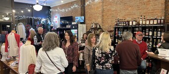 NEWPORT INN #5 - NO CLEANING FEES!! FREE PARKING!! WALK TO GAMES AND CONCERTS!!