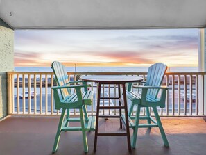 Outdoor dining - "Laguna Lookout" |  Amazing Beach Views | Community Pool | Directly Across From Beach (Panama City Beach)