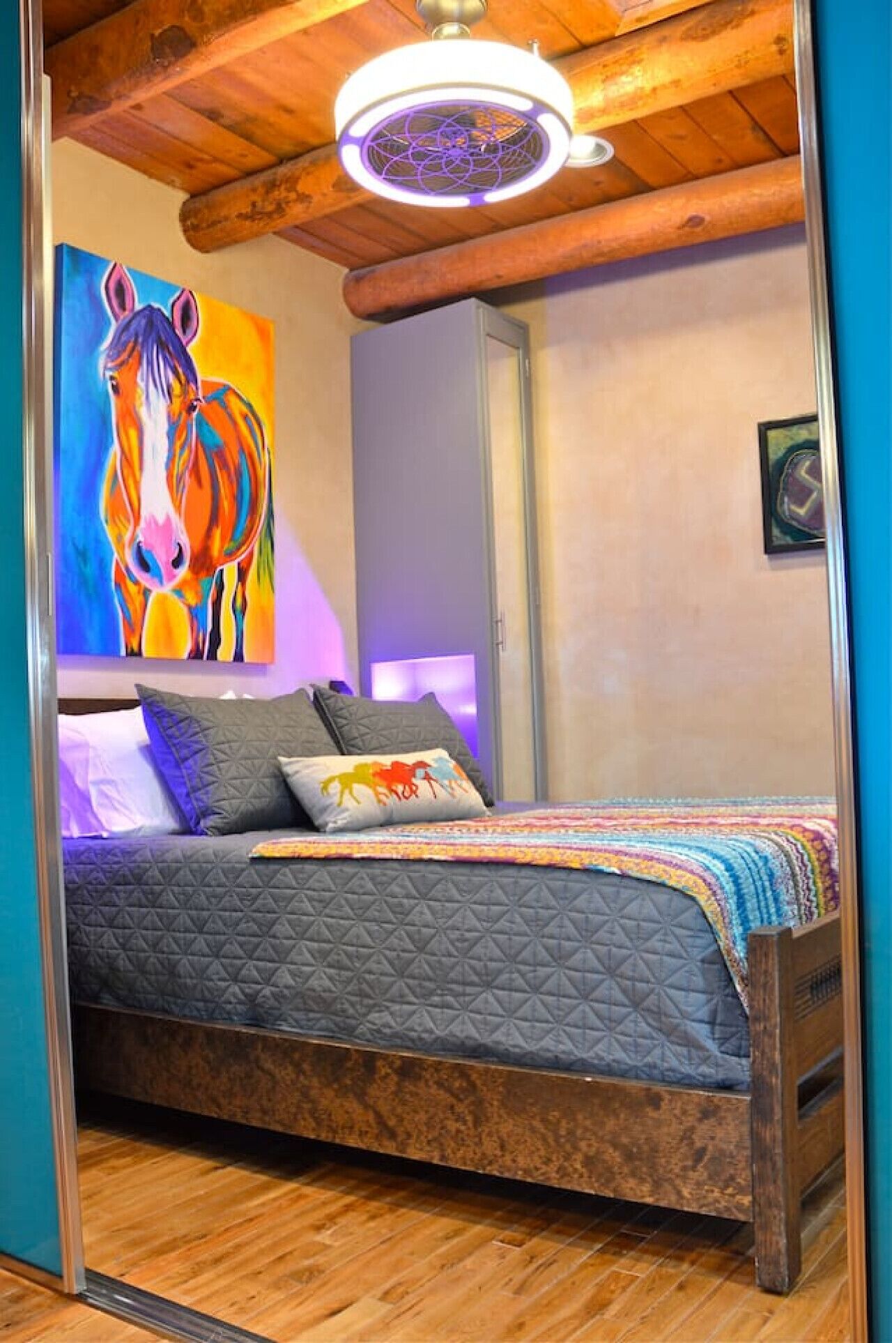 1 quarto, escrivaninha, ferros/tábuas de passar roupa, Wi-Fi de cortesia