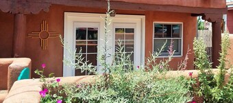 Excellent Location & Divine Digs, Walk Everywhere, Steps to Historic Plaza