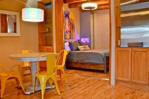 1 chambre, bureau, fer et planche à repasser, Wi-Fi gratuit