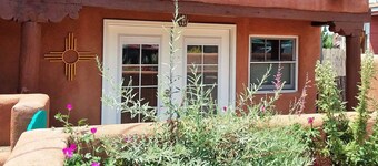 Excellent Location & Divine Digs, Walk Everywhere!