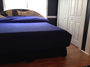 1 habitación, tabla de planchar con plancha, wifi gratis y ropa de cama 