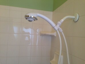 Combined shower/tub, hair dryer, towels - Comfy King, queen pullout, relaxing front Porch, Short Walk To Downtown (DeLand)