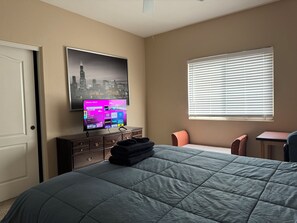 5 bedrooms, desk, iron/ironing board, free WiFi - Beautiful home in quiet neighborhood (Casa Grande)