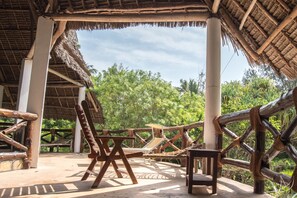 Economy-Vierbettzimmer, 2 Queen-Betten, Gartenblick | 1 Schlafzimmer, Zimmersafe, individuell dekoriert