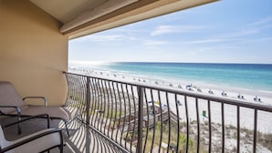 A balcony with a view of a beach and ocean. - 34- Great place for FAMILIES in this quaint 3 story condo! Coral Reef Club (Destin)