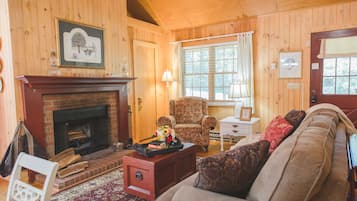 Twinleaf Cottage | Living area | Fireplace, books