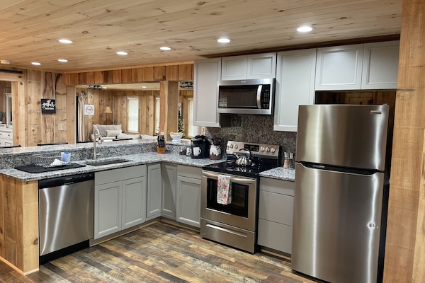 Ridgeview Cottage | Private kitchen | Fridge, microwave, oven, stovetop