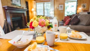 Twinleaf Cottage | Private kitchen | Fridge, microwave, oven, stovetop