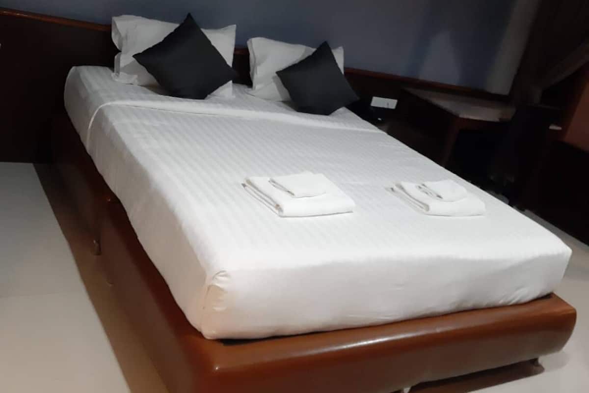 Grand Superior Room (Ground Floor) | Desk, rollaway beds, free WiFi