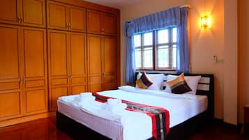 Minibar, desk, free WiFi, bed sheets