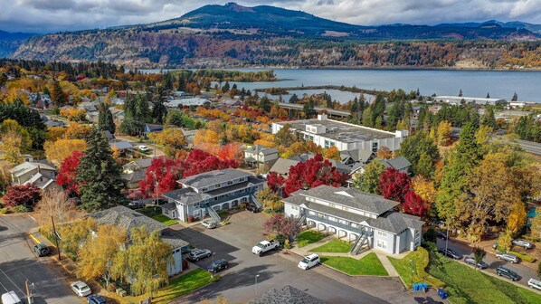 Exterior - 15 Lodge - Downtown, Ground Floor, AC, Super Cozy! (Hood River)