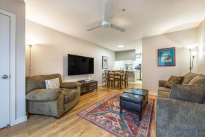 TV - 15 Lodge - Downtown, Ground Floor, AC, Super Cozy! (Hood River)