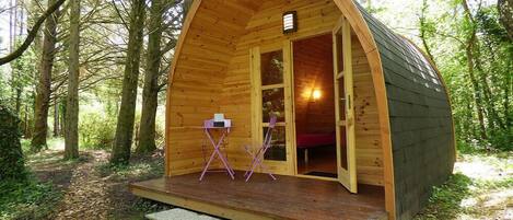 Chalet, gemeenschappelijke badkamer | Terras