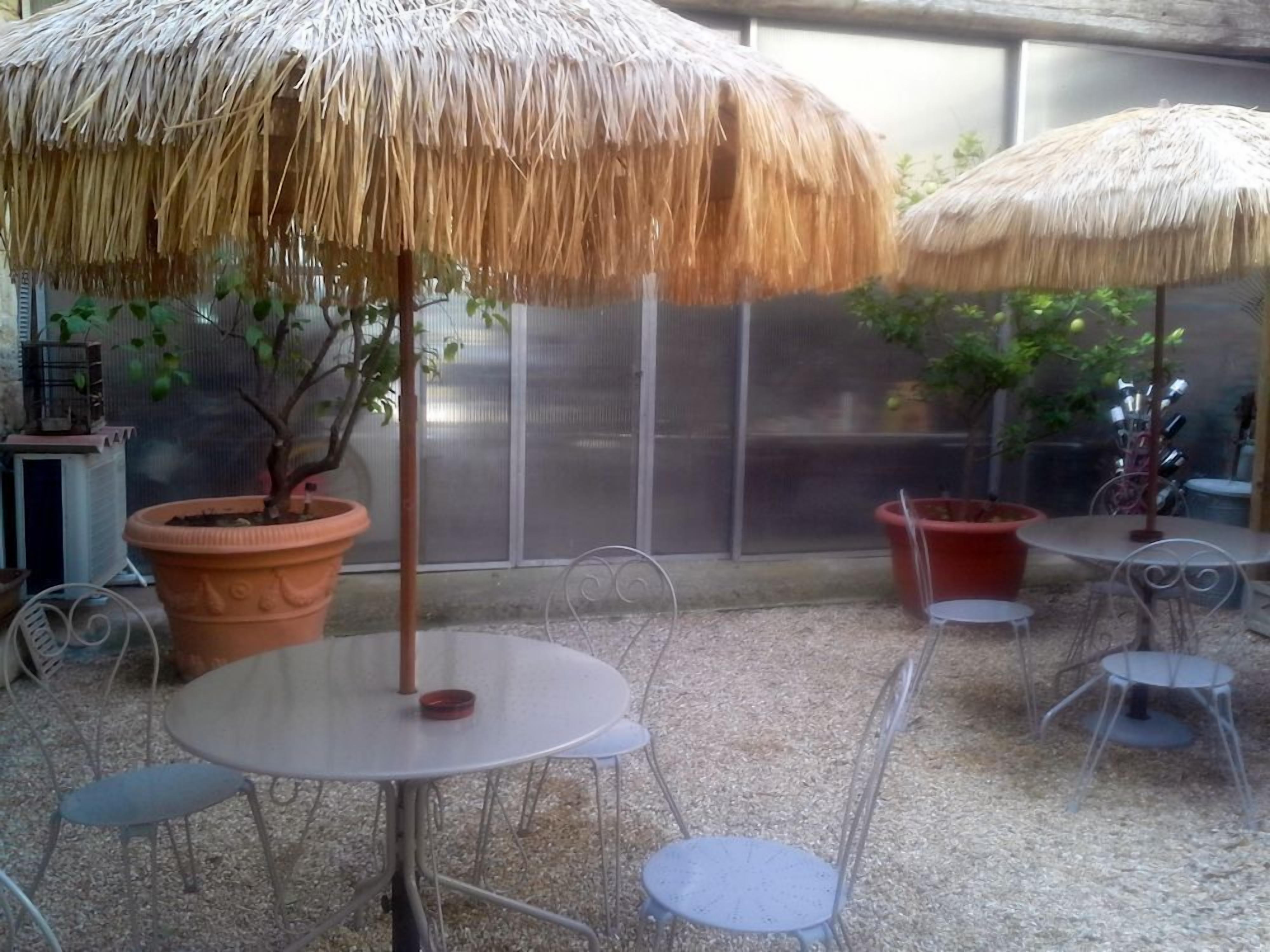 屋外ダイニングエリア