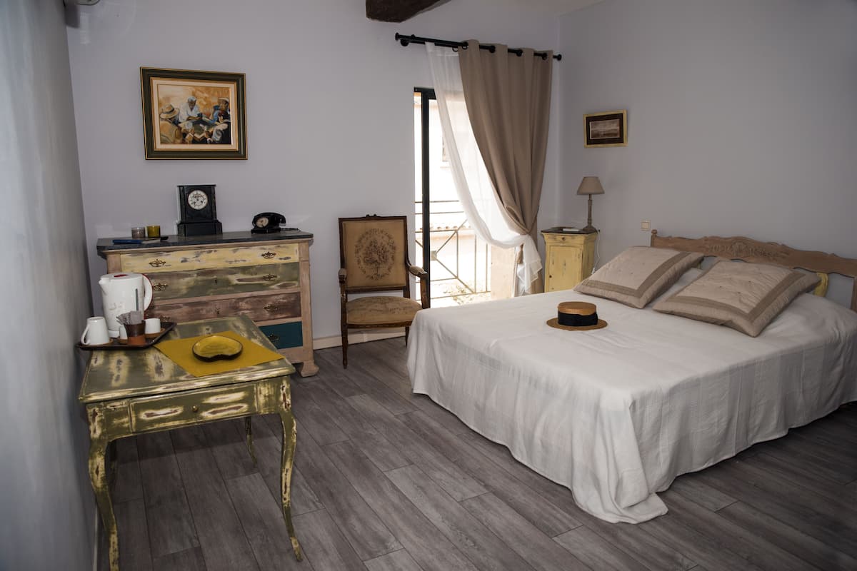 Comfort Double Room (Marcel Pagnol) | Minibar, desk, soundproofing, WiFi (free)