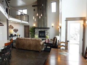 Smart TV, fireplace, Netflix, Hulu