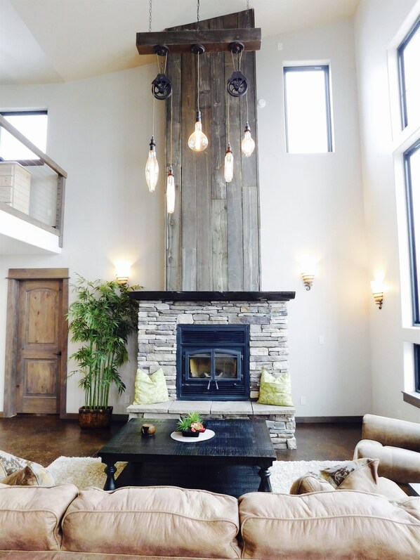 Interior - Paradise Valley Getaway Chalet (Emigrant)