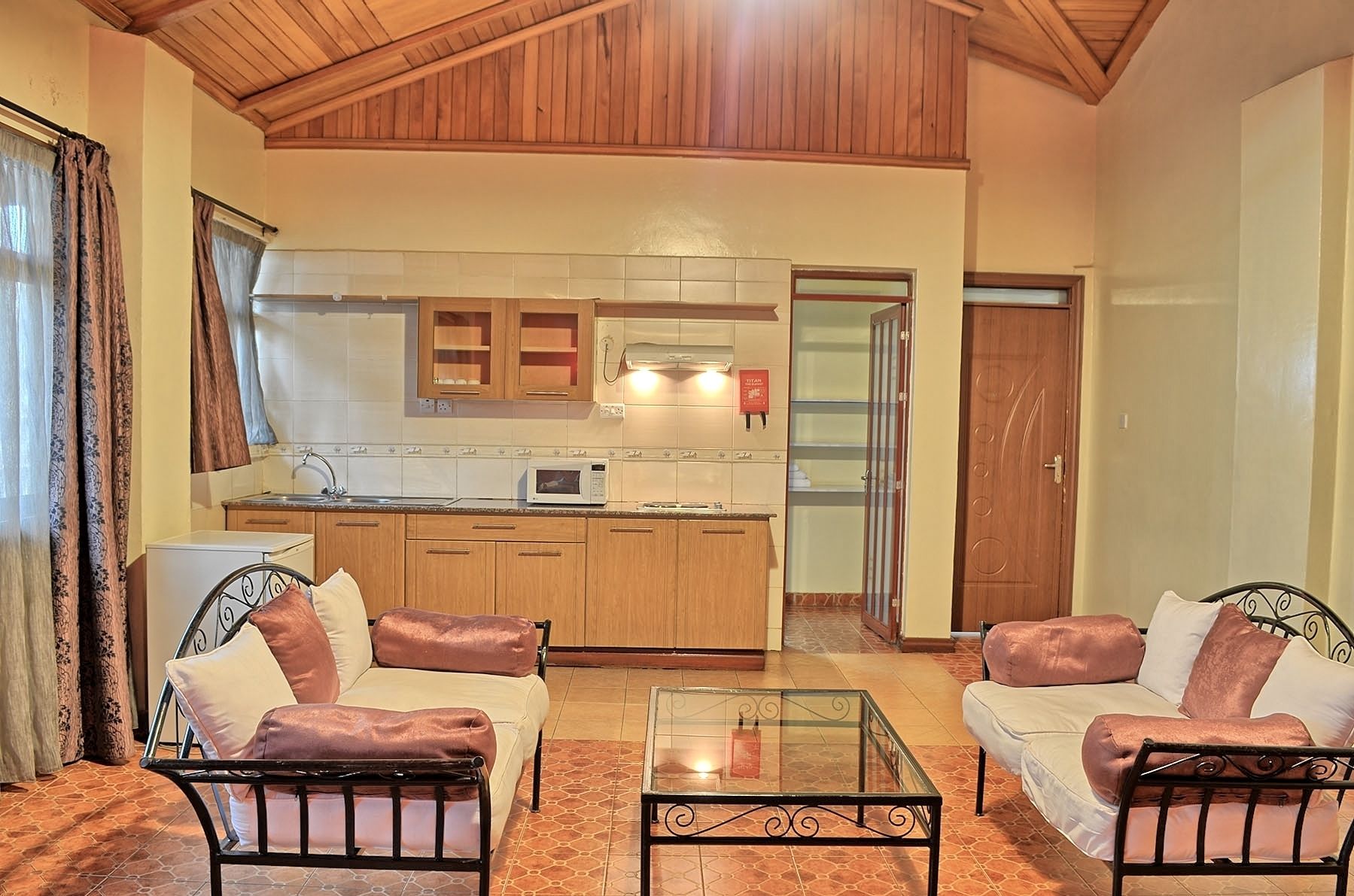 Economy Double Room, 1 Large Twin Bed | Living area | TV