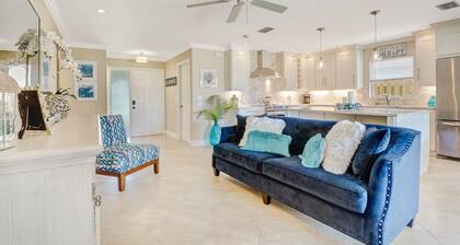 COASTAL GETAWAY - Heated Pool, Elegant Decor; near beaches, shops, restaurants