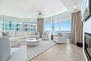 TV connectée, cheminée, Netflix, services de streaming