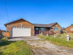Exterior - Crabbin' Cabin ~ Bayshore Estates (Waldport)