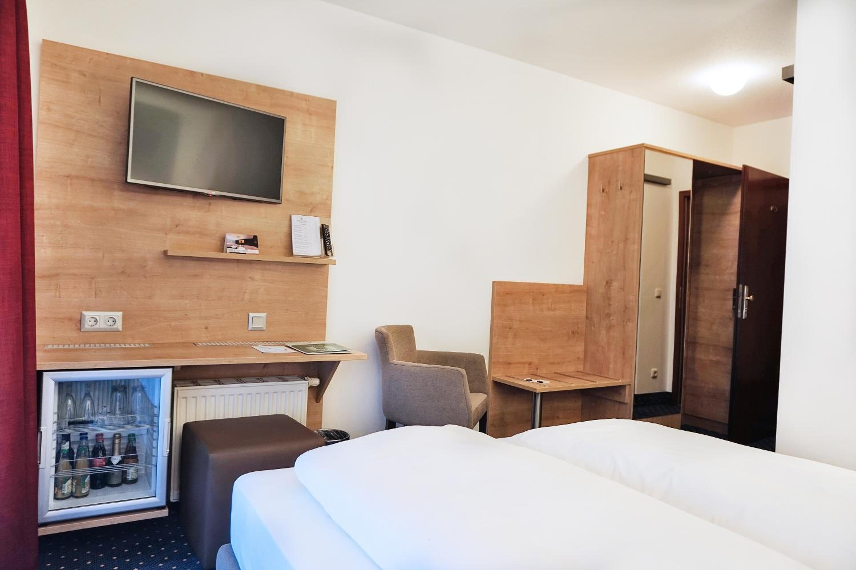 premium bedding, minibar, in-room safe, desk