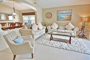 TV, video games - Beautiful Pool Home With Kid's Play Room - Close to Theme Parks & Attractions (Kissimmee)