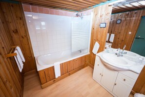 Kostenlose Toilettenartikel, Handtücher
