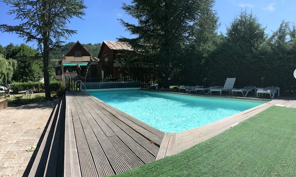 Außenpool (je nach Saison geöffnet)