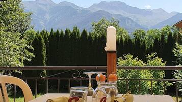 Breakfast, lunch, dinner served; Modern European cuisine, garden views
