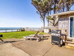Terrace/patio - Conrad Cottage - Expansive ocean views (Yachats)