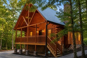 Exterior - Creating Memories-Theater Room, Wet Bar, Arcade, Hot Tub, Pool Table & Fire Pit (Sevierville)